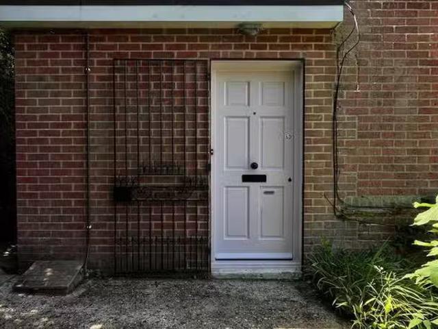 Apartment for rent in Surrey