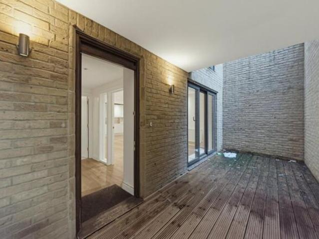 Apartment for rent in Cat Hill, England