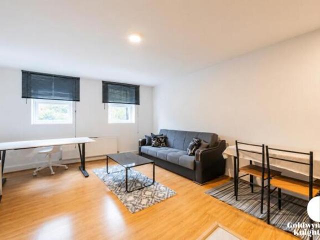 Apartment for rent in Cat Hill, England