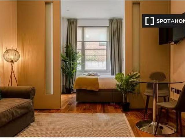 Apartment for rent in Earl's Court, Greater London