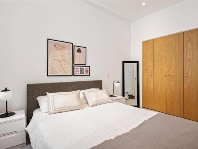 Apartment for rent in Cat Hill, England