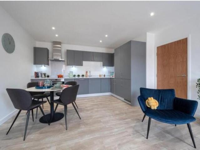 Apartment for rent in Cat Hill, England