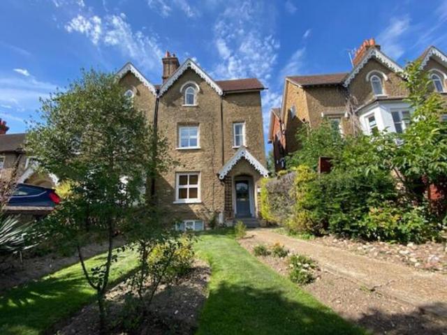 Apartment for rent in Epsom Road, Guildford