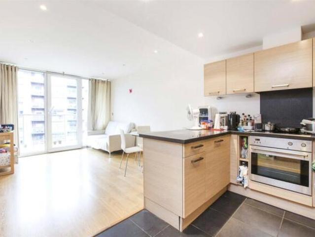 Apartment for rent in Cat Hill, England