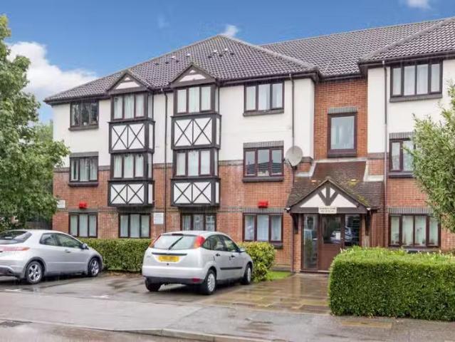 Apartment for rent in London Borough of Merton, Collier's Wood