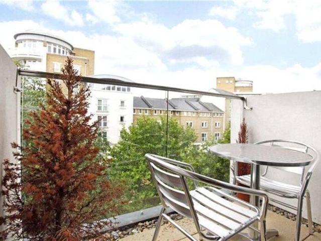 Apartment for rent in Cat Hill, England
