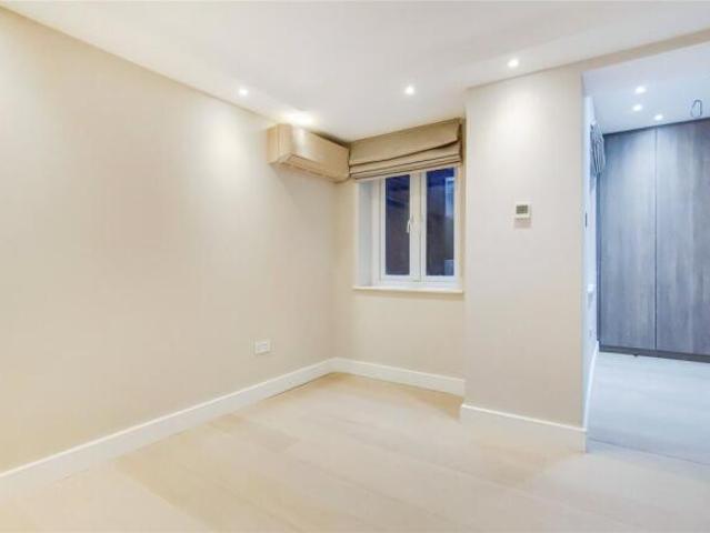 Apartment for rent in Cat Hill, England
