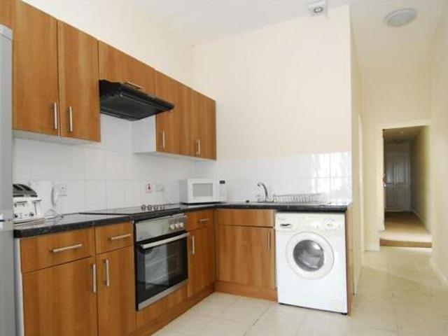 House for rent in Follaton, Strode