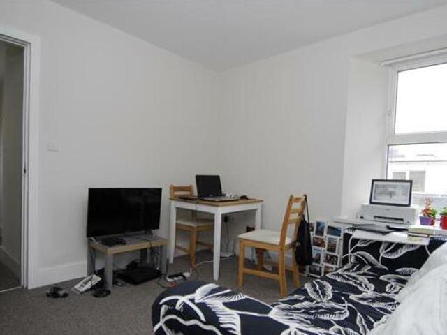 House for rent in Follaton, Strode