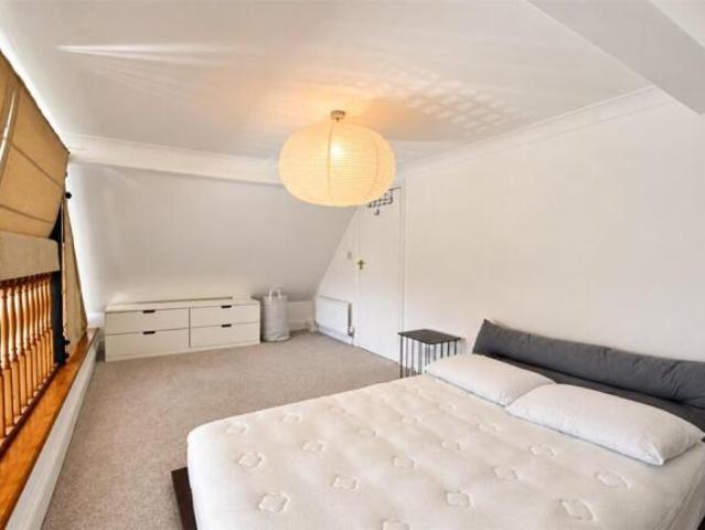 Apartment for rent in Cat Hill, England