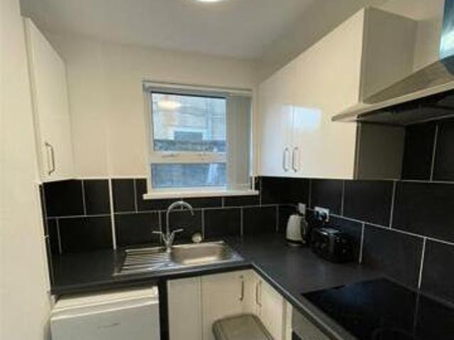 House for rent in Follaton, Strode