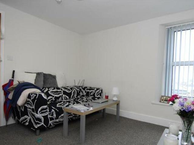 House for rent in Follaton, Strode