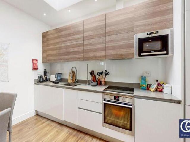 Apartment for rent in Cat Hill, England