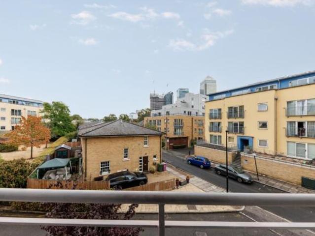 Apartment for rent in Cat Hill, England