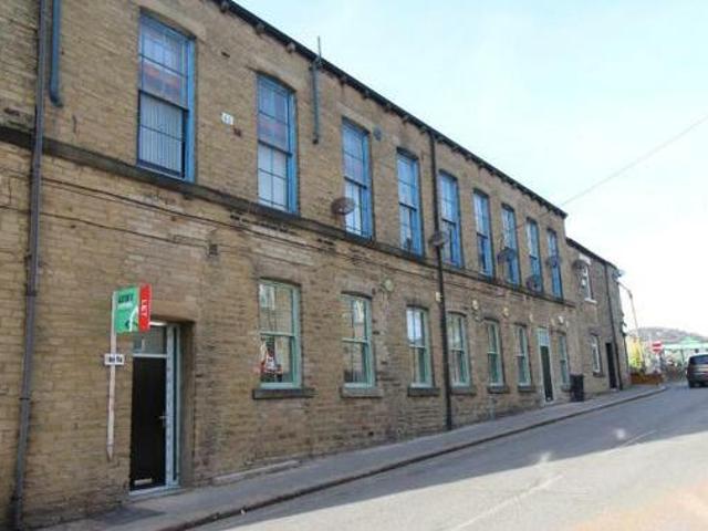 House for rent in Whitfield, Charlesworth