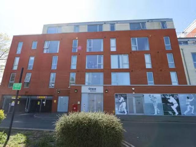 Apartment for rent in College Park, Greater London
