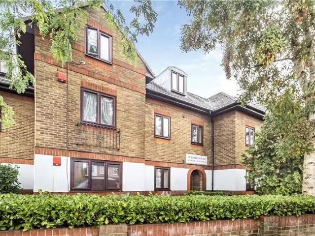 Apartment for rent in London Borough of Merton, Mitcham