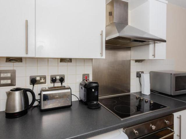 Apartment for rent in Cat Hill, England