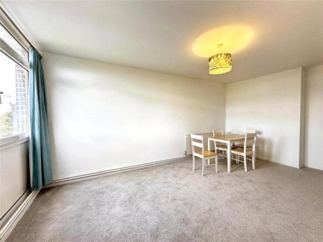 Apartment for rent in Cat Hill, England