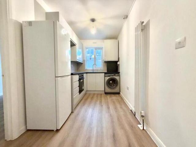 Apartment for rent in Cat Hill, England