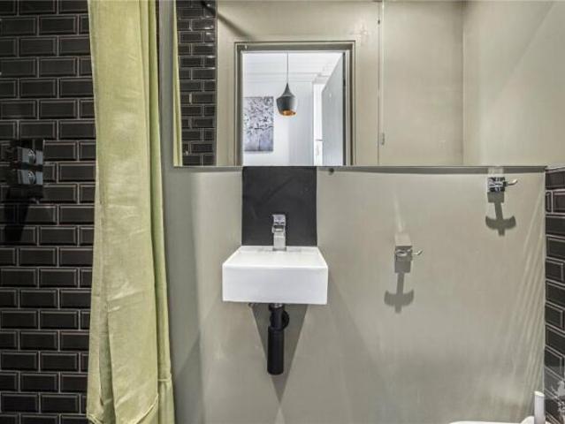 Apartment for rent in Cat Hill, England
