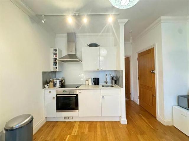 Apartment for rent in Cat Hill, England