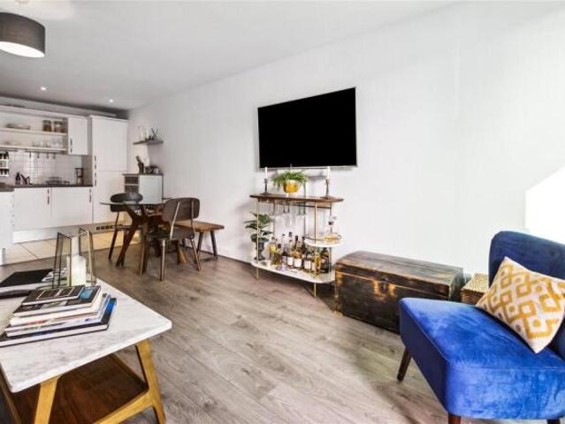 Apartment for rent in Cat Hill, England