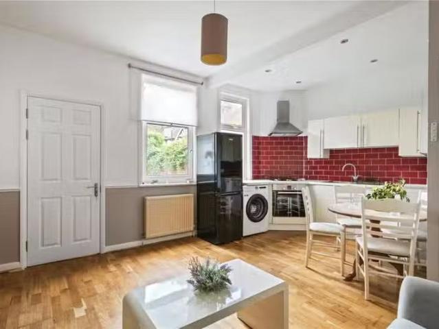 Apartment for rent in London Borough of Merton, Mitcham