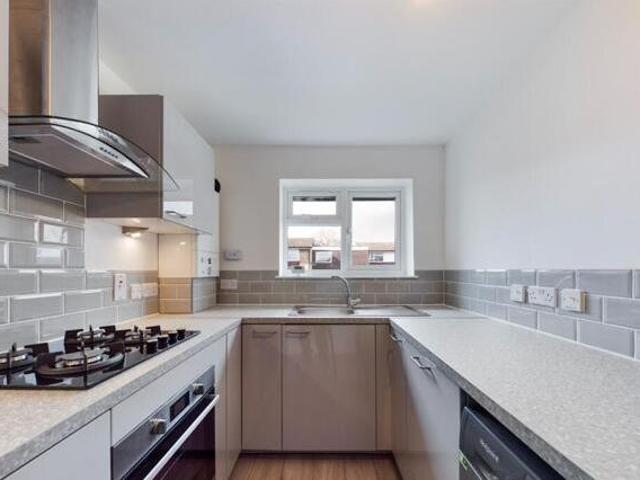 House for rent in Grovehill, Pouchen End