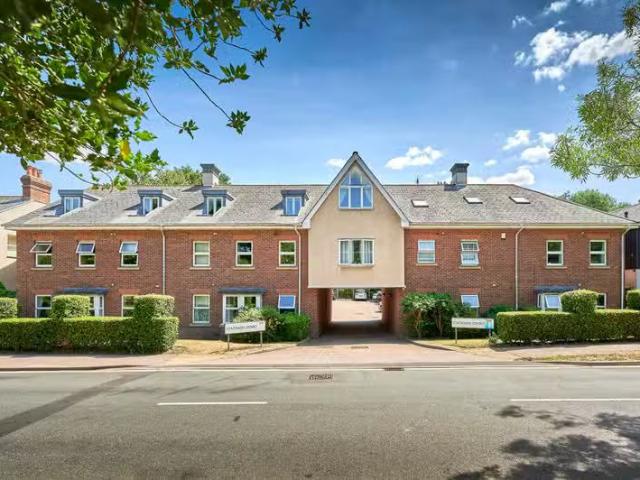 Apartment for rent in Five Acres, Hertfordshire