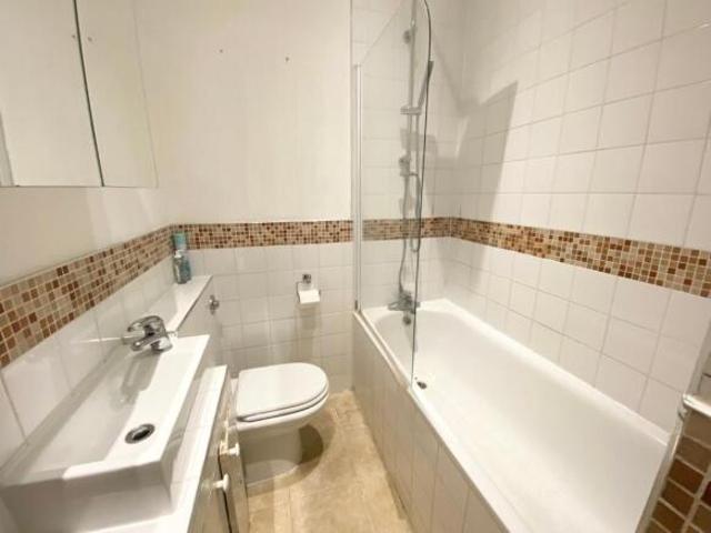 Apartment for rent in Cat Hill, England