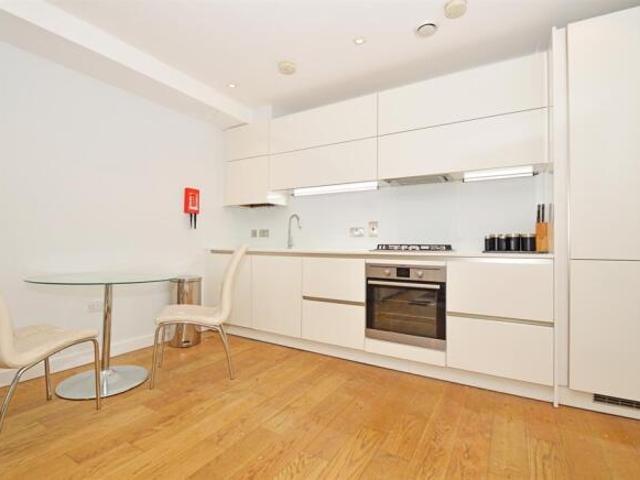Apartment for rent in Cat Hill, England
