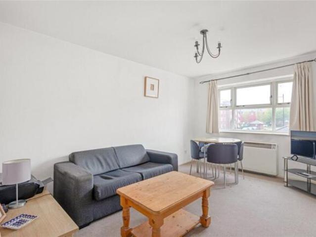 Apartment for rent in Cat Hill, England