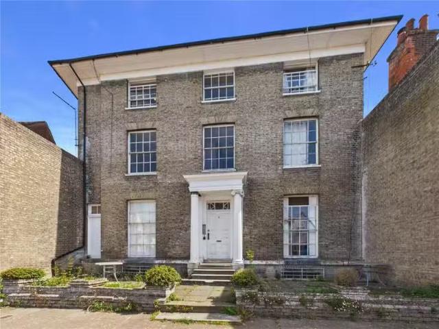 Apartment for rent in Chelmondiston, Suffolk