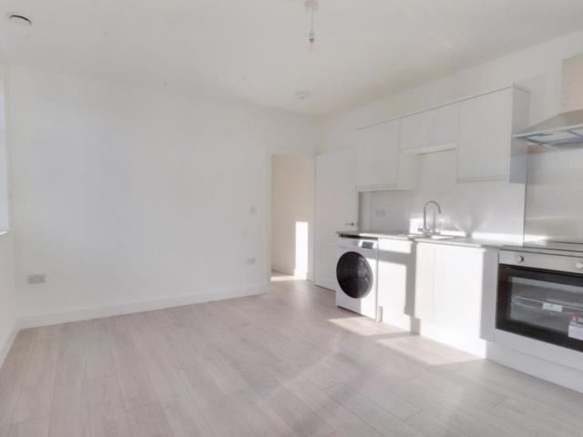 Apartment for rent in Southend City Centre Neighbourhood, Alton Barnes