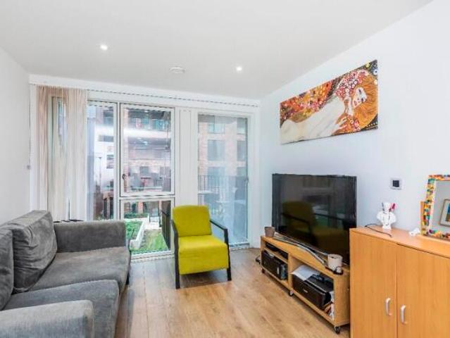 Apartment for rent in Cat Hill, England