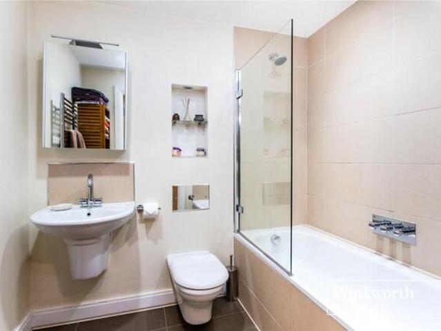 Apartment for rent in Cat Hill, England