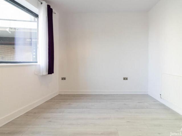 Apartment for rent in South Lane, West Yorkshire