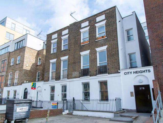 Apartment for rent in Cat Hill, England