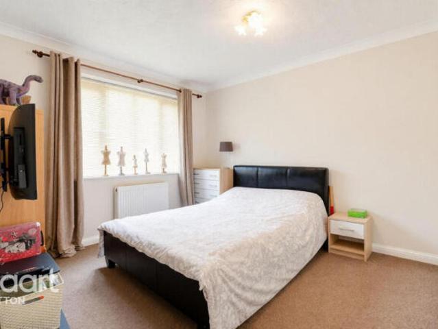Apartment for rent in Benhilton, Greater London