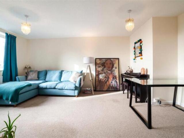 Apartment for rent in Cat Hill, England