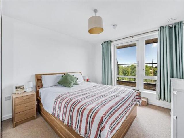 Apartment for rent in Brentford End, Greater London