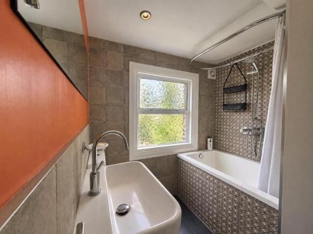 Apartment for rent in Cat Hill, England