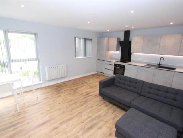 Apartment for rent in Lower Compton, Mount Wise