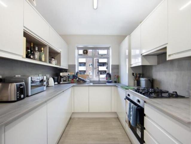 Apartment for rent in Cat Hill, England