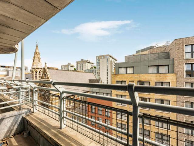 Apartment for rent in Aldgate, Greater London