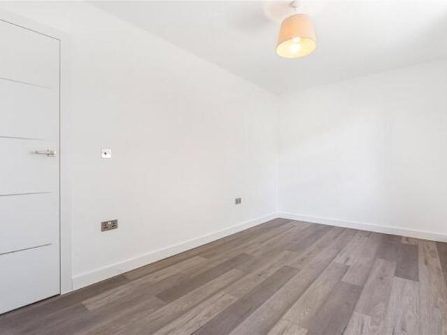 Apartment for rent in Cat Hill, England