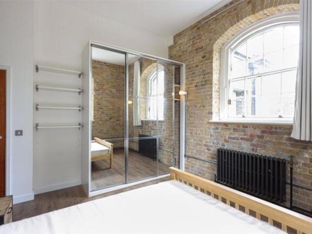Apartment for rent in Cat Hill, England
