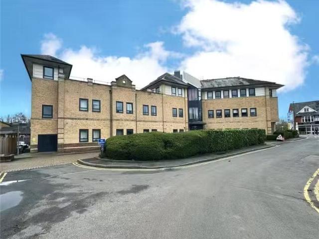 Apartment for rent in Heol-las, Surrey