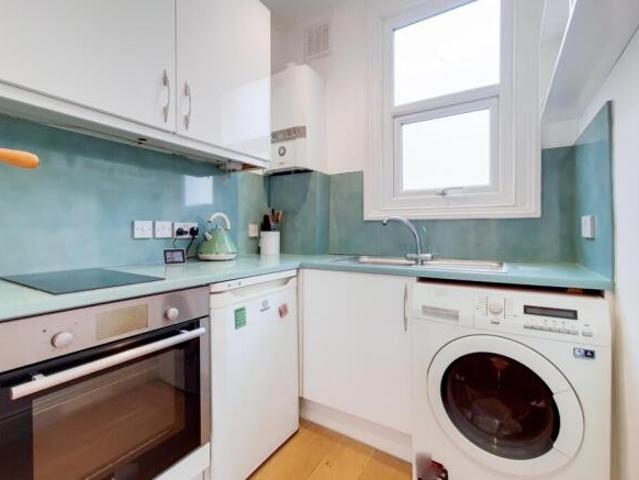 Apartment for rent in Cat Hill, England